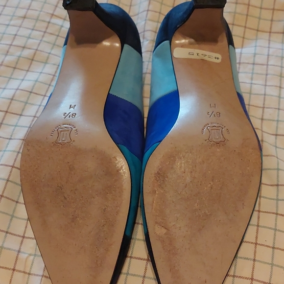 Shoes - Picture 7 of 9